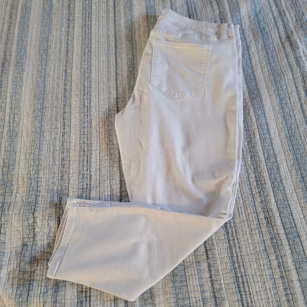 Elegant Women's Cream Straight Leg Jeans